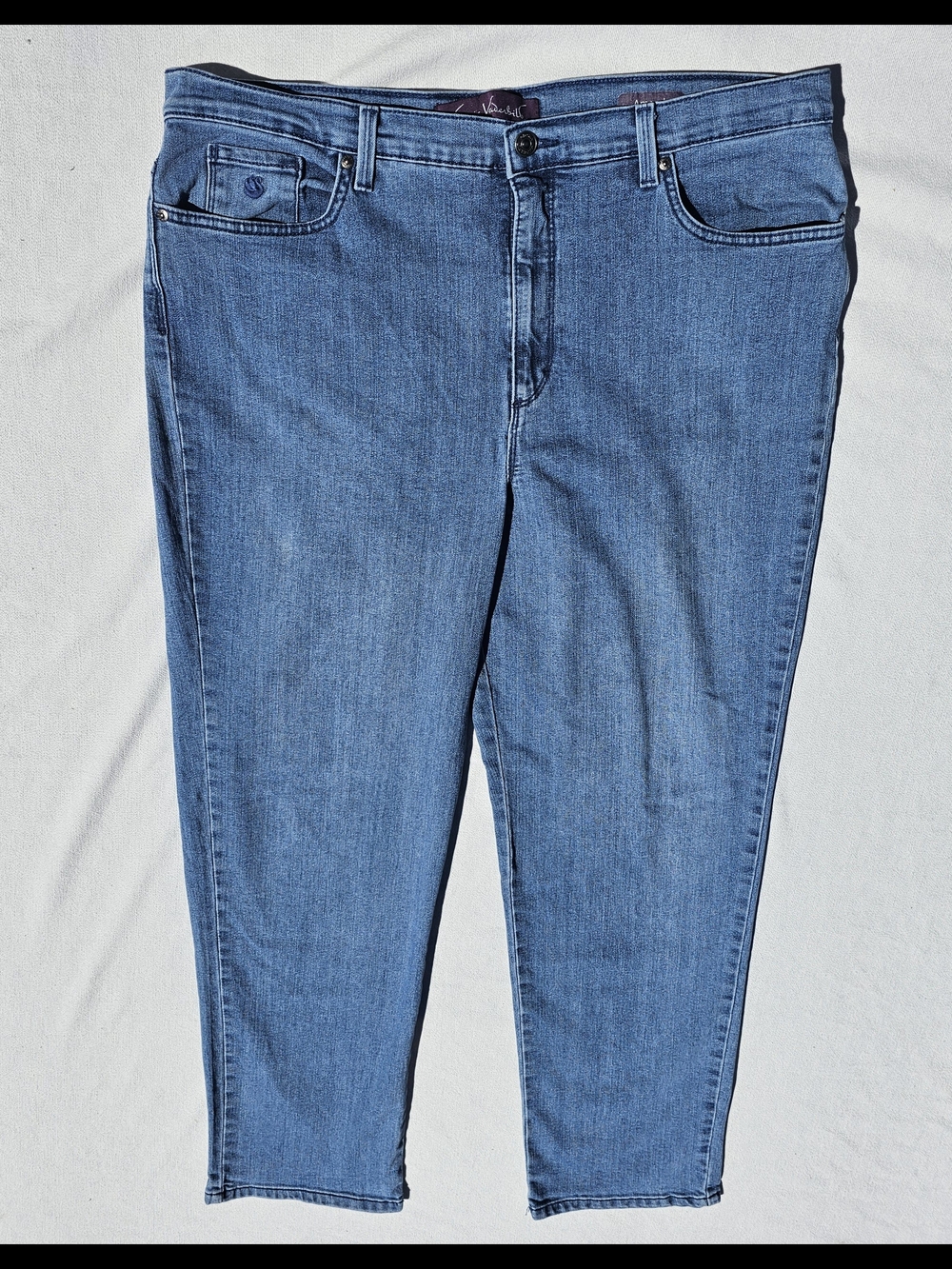 Gloria Vanderbilt Women's Size 18 Blue Jeans. - Picture 1 of 4